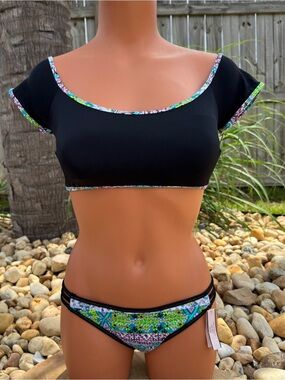 Victoria's Secret Black Bali Print Bikini Set with Gold Thread Trim size Medium